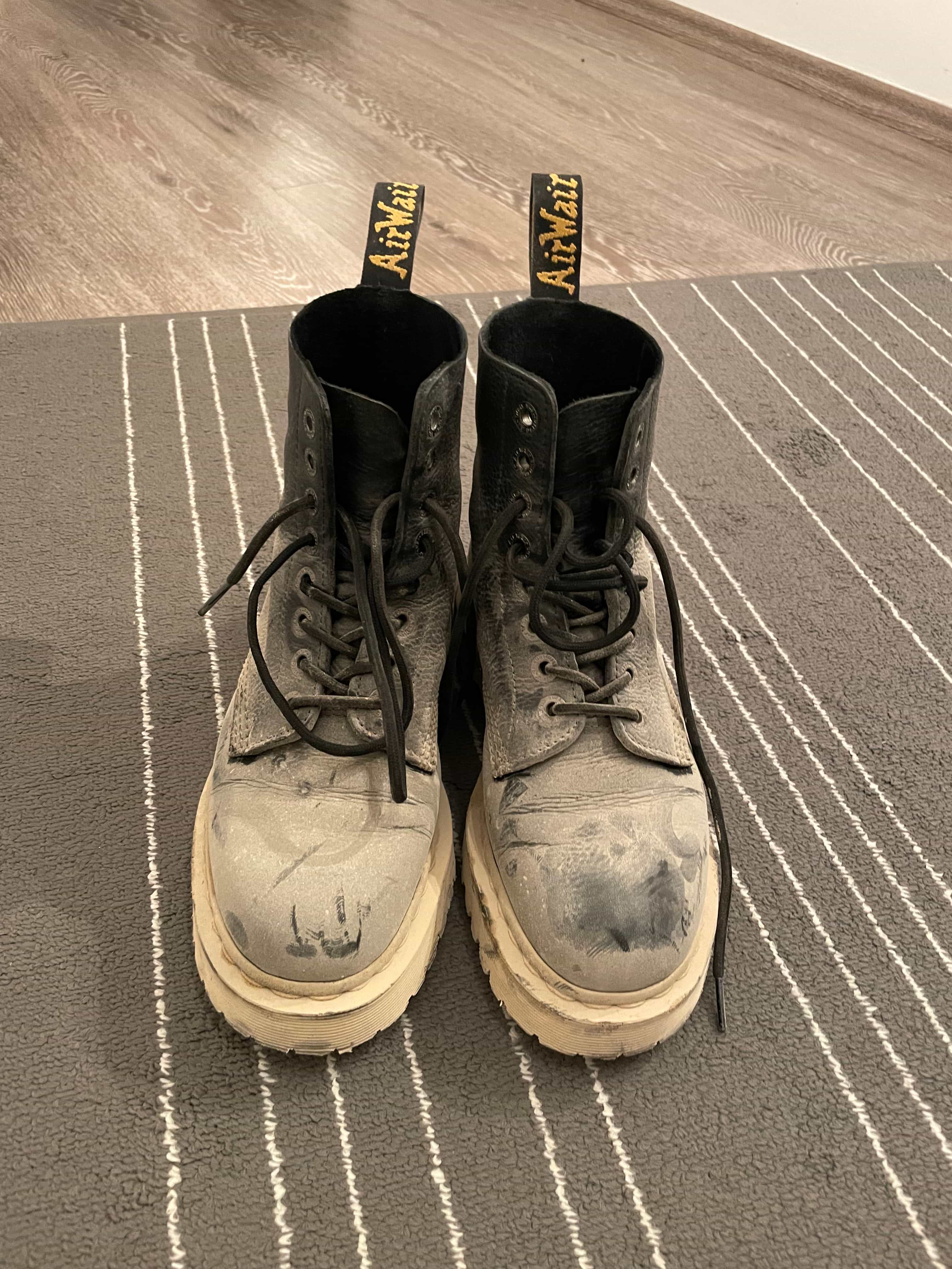 Dr. Martens 8-Loch – getragen, durchgekämpft, immer noch da